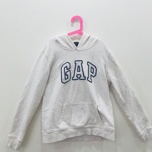 I’m selling a Gap sweater.